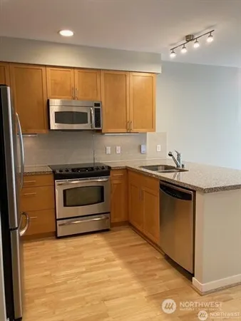 $2,200 | 180 Harbor Square Loop Northeast, Unit B318, Bainbridge Island, WA 98110