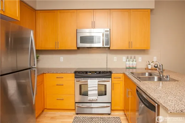 $2,200 | 180 Harbor Square Loop Northeast, Unit B318, Bainbridge Island, WA 98110