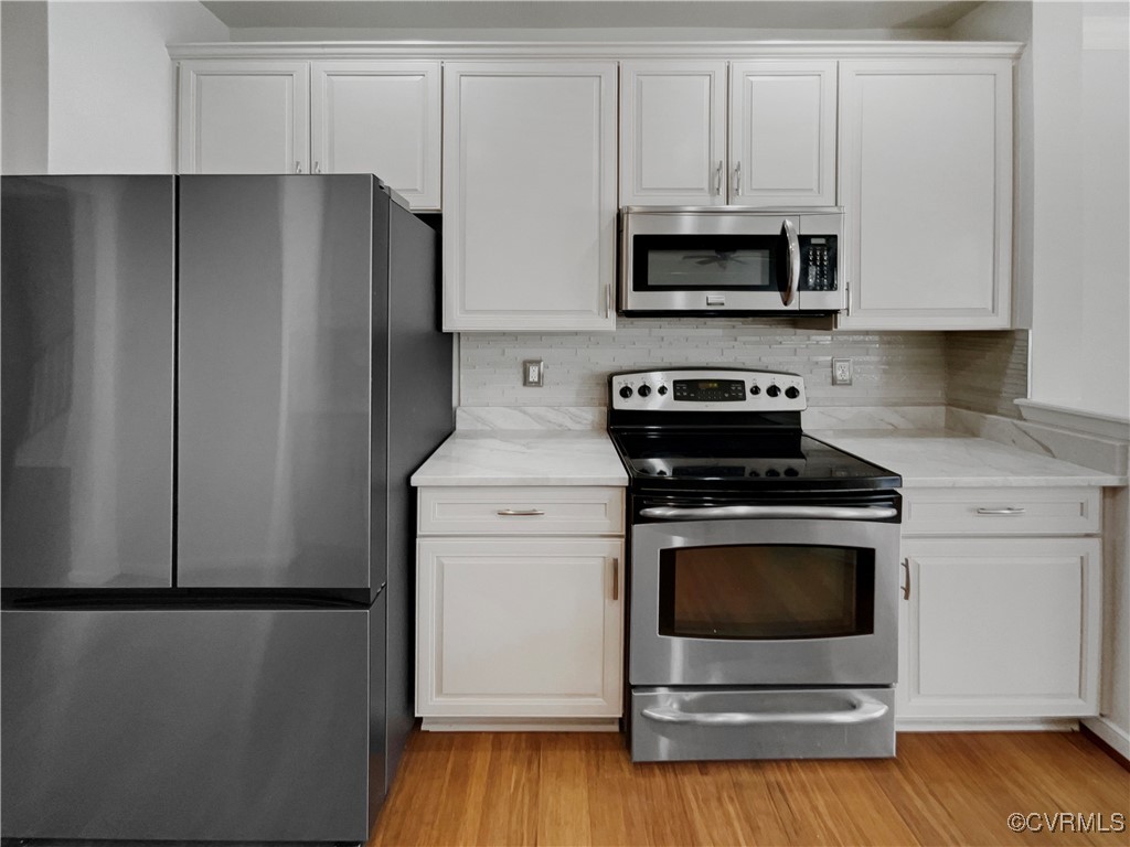 6385 Eagles Crest Lane Chesterfield, VA 23832 - Photo 6 of 24 a kitchen with a stove and a microwave