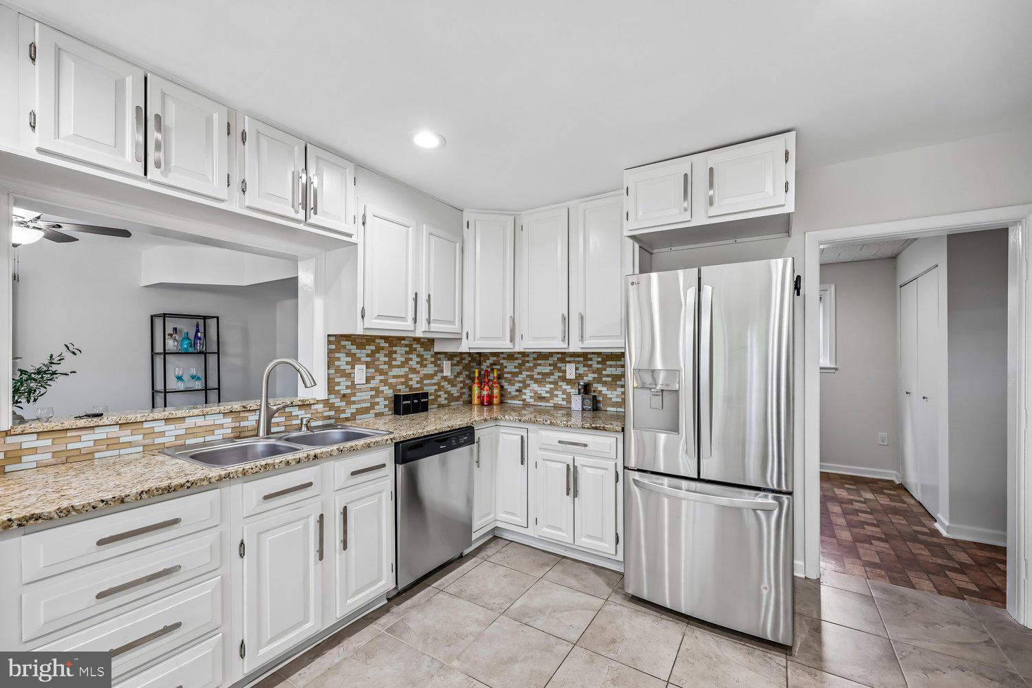 300 Gilsan Court Silver Spring, MD 20902 - Photo 3 of 117 Kitchen