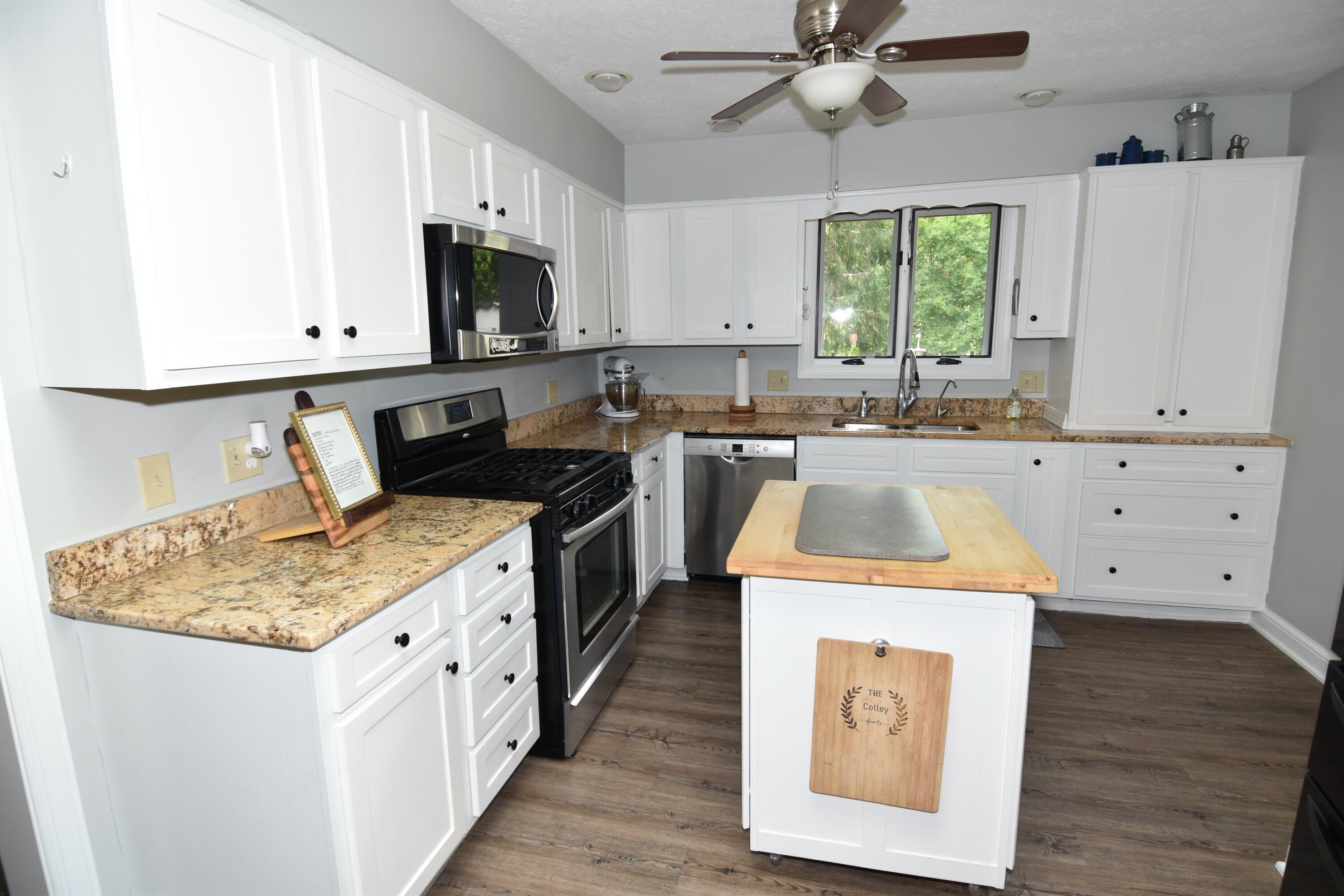 15 Tow Path Road Granville, OH 43023 - Photo 25 of 79 Loads of Cabinets!