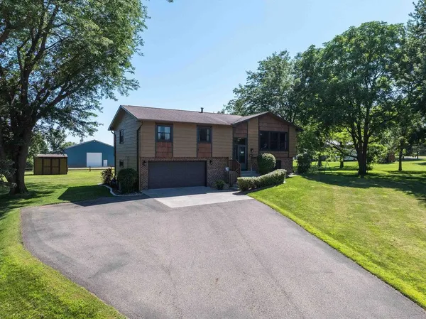 $335,000 | 207 Southwest Maple Avenue, Elysian, MN 56028