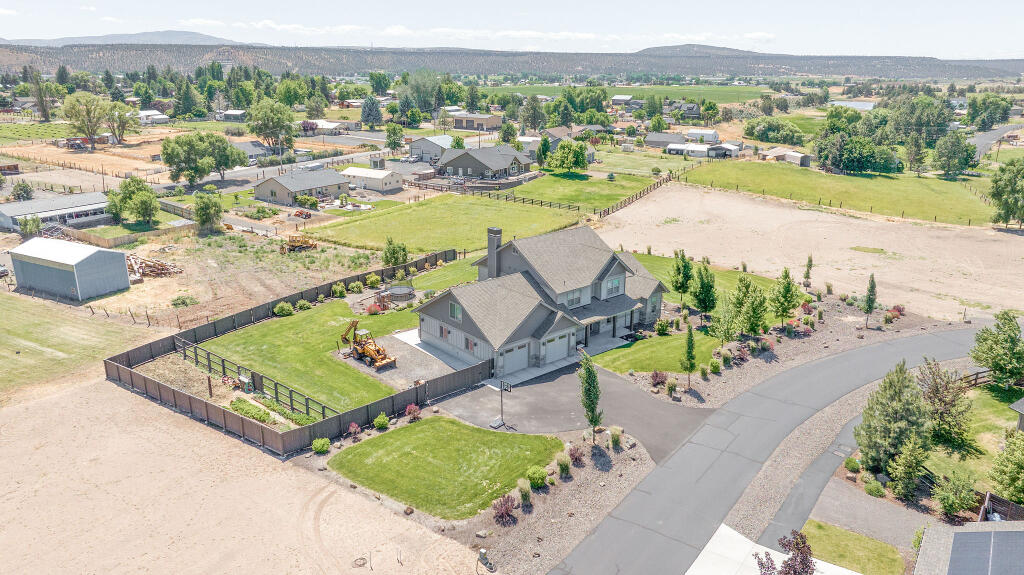 344 Northwest Saddle Ridge Loop Prineville, OR 97754 - Photo 20 of 64 18