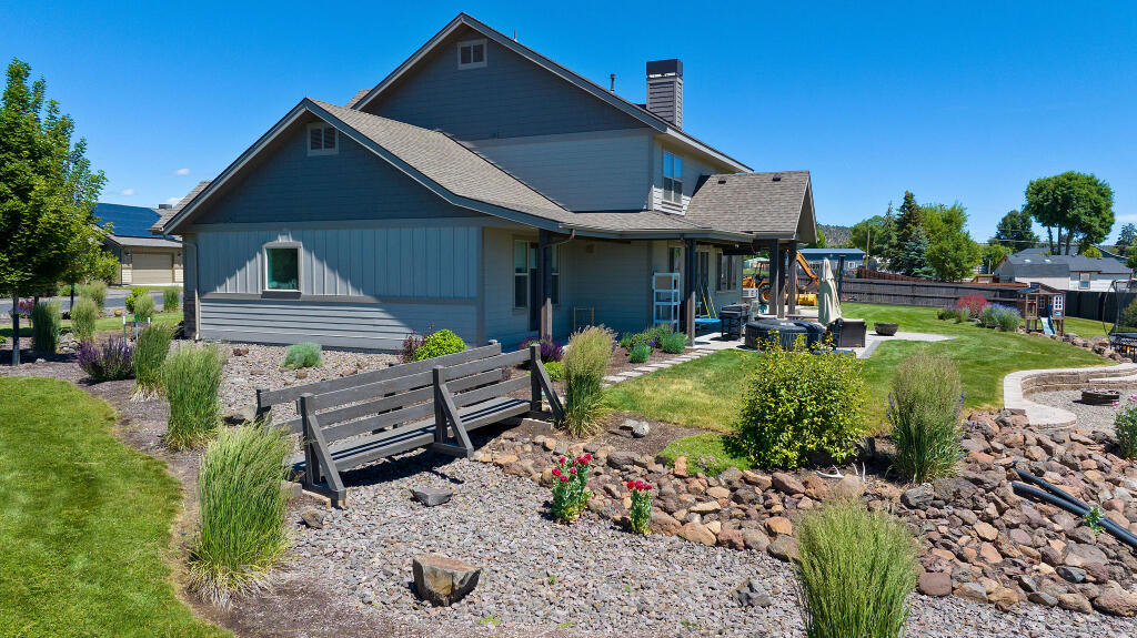 344 Northwest Saddle Ridge Loop Prineville, OR 97754 - Photo 5 of 64 a front view of a house with a yard