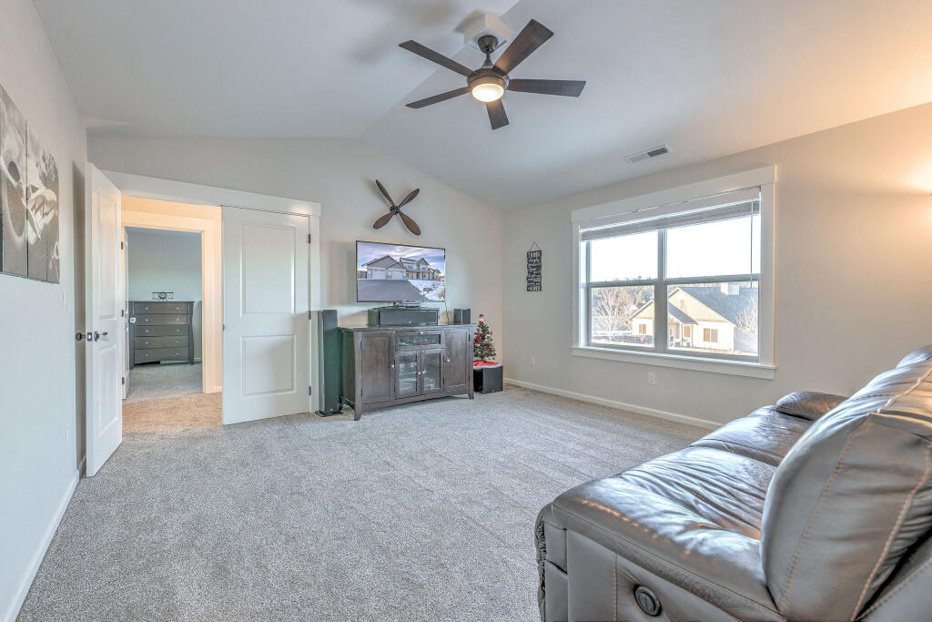 344 Northwest Saddle Ridge Loop Prineville, OR 97754 - Photo 54 of 64 a living room with furniture and a window
