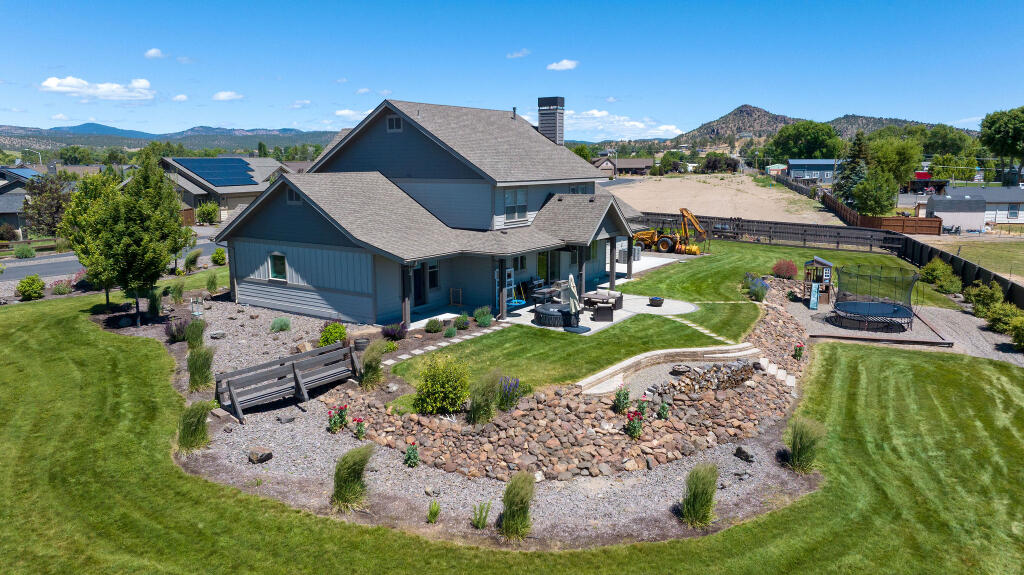 344 Northwest Saddle Ridge Loop Prineville, OR 97754 - Photo 6 of 64 a front view of a house with a yard
