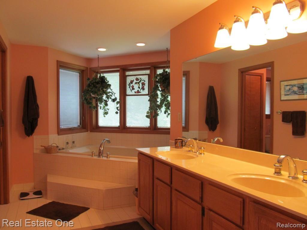 235 Shagbark Drive Rochester, MI 48309 - Photo 31 of 38 IMG_0581.jpg