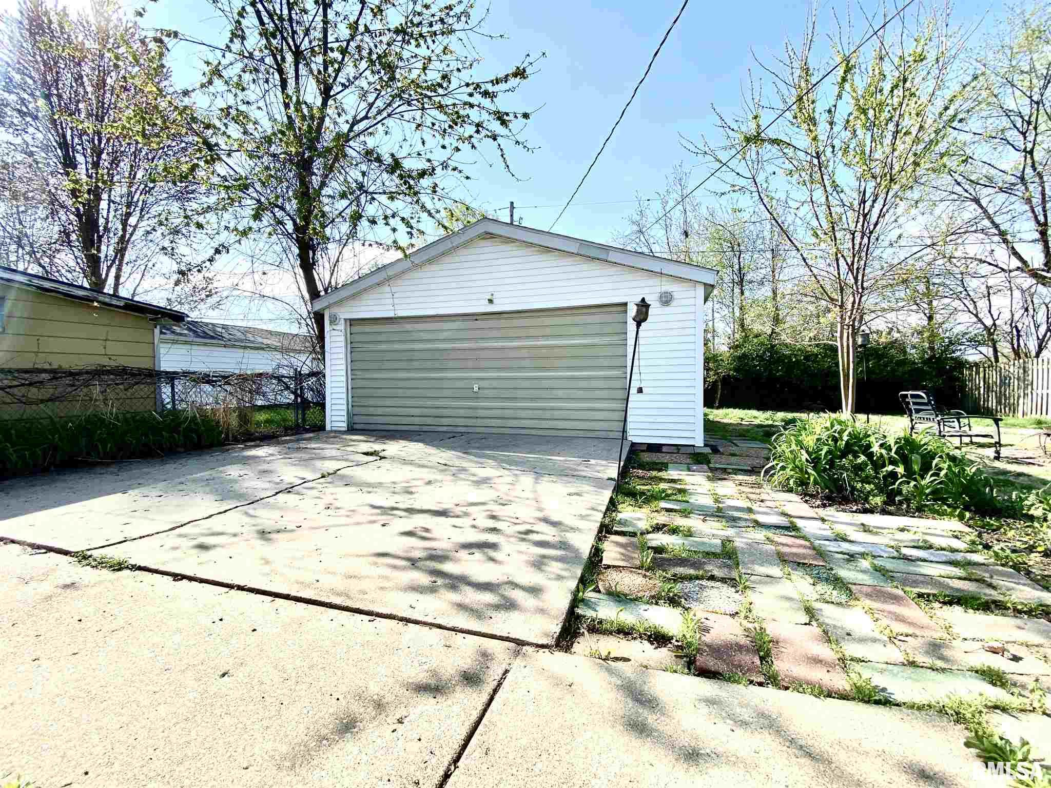 1501 Fairfield Drive Springfield, IL 62702 - Photo 13 of 16 Gallery Image 13