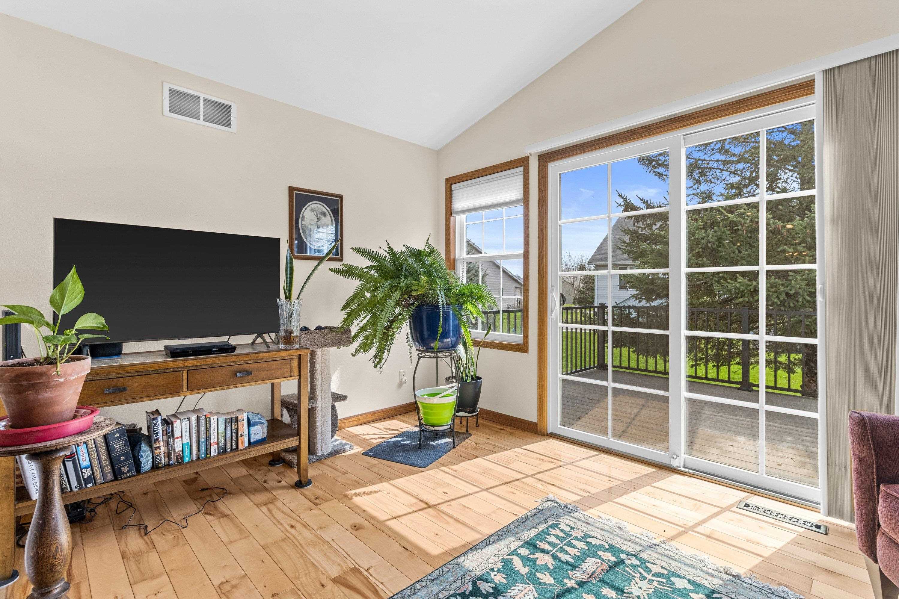 631 Cardinal Way Sun Prairie, WI 53590 - Photo 4 of 30