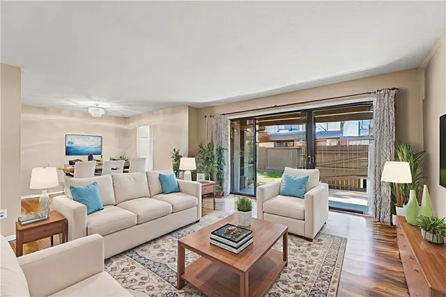 $149,900 | 7433 West 102nd Court, Overland Park, KS 66212