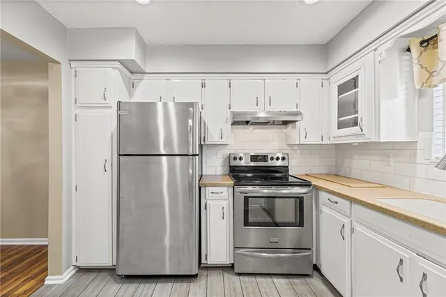 $149,900 | 7433 West 102nd Court, Overland Park, KS 66212