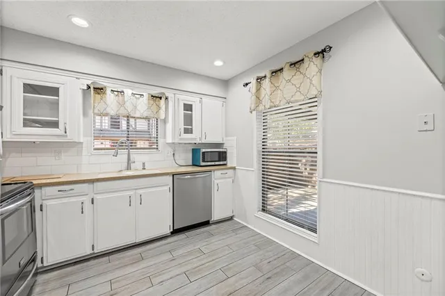 $149,900 | 7433 West 102nd Court, Overland Park, KS 66212