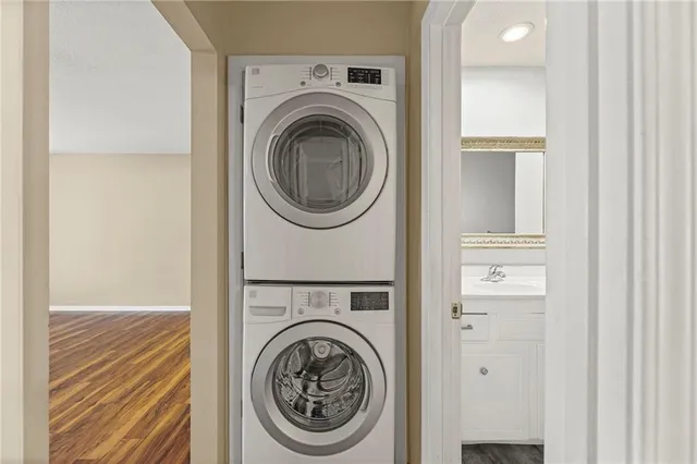 $149,900 | 7433 West 102nd Court, Overland Park, KS 66212