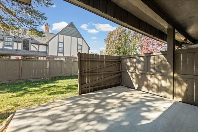 $149,900 | 7433 West 102nd Court, Overland Park, KS 66212