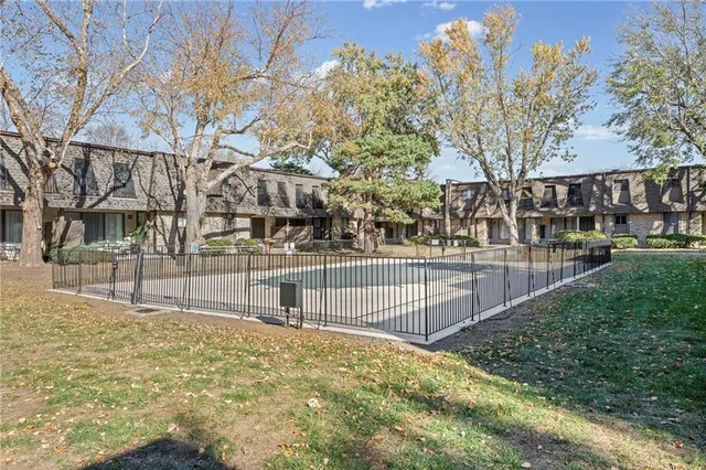 $149,900 | 7433 West 102nd Court, Overland Park, KS 66212