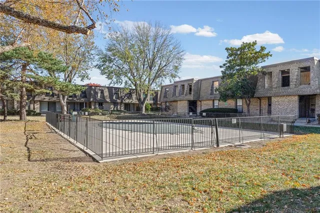 $149,900 | 7433 West 102nd Court, Overland Park, KS 66212