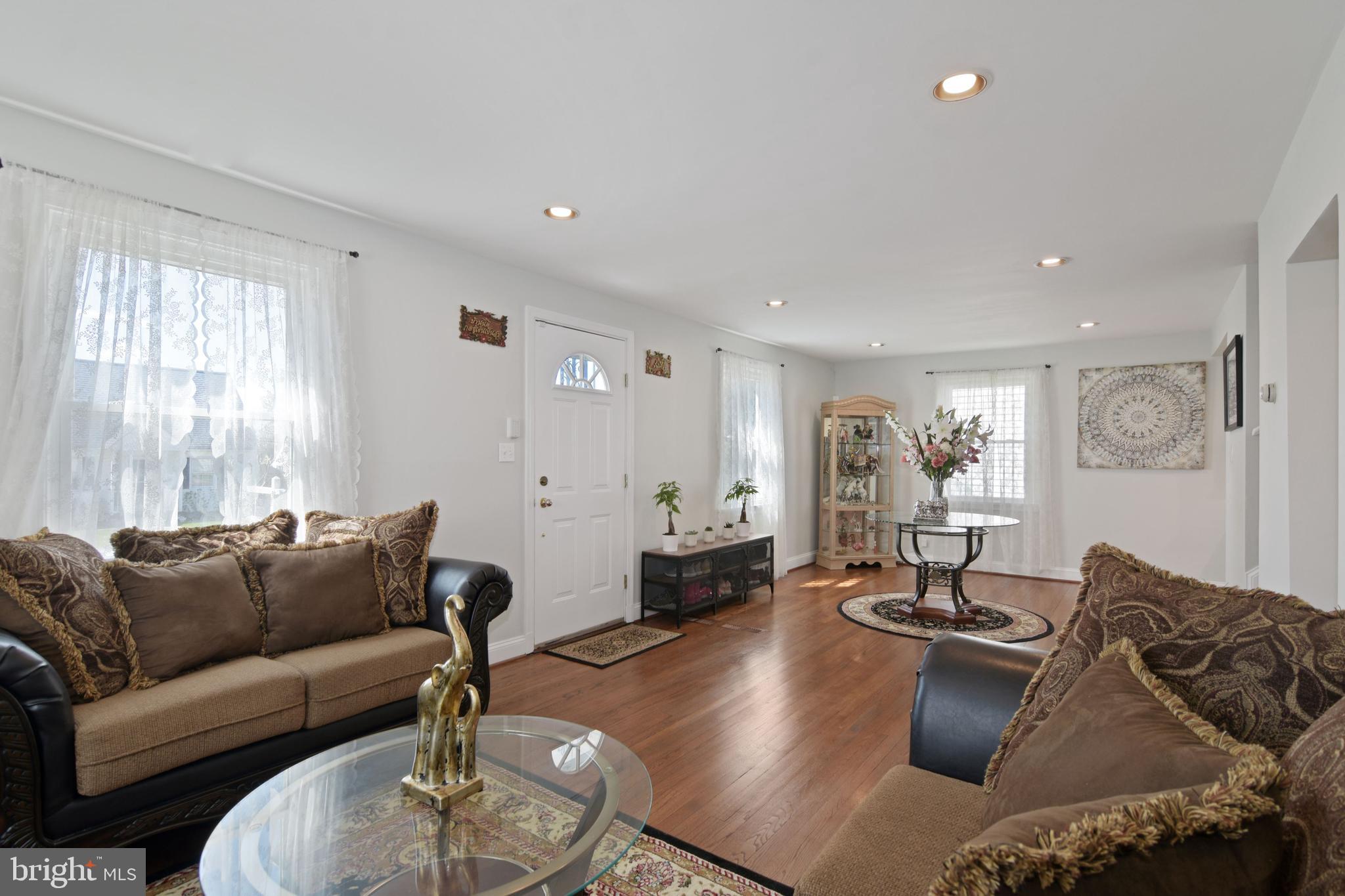 1505 Rita Road Baltimore, MD 21222 - Photo 11 of 50 Living Room