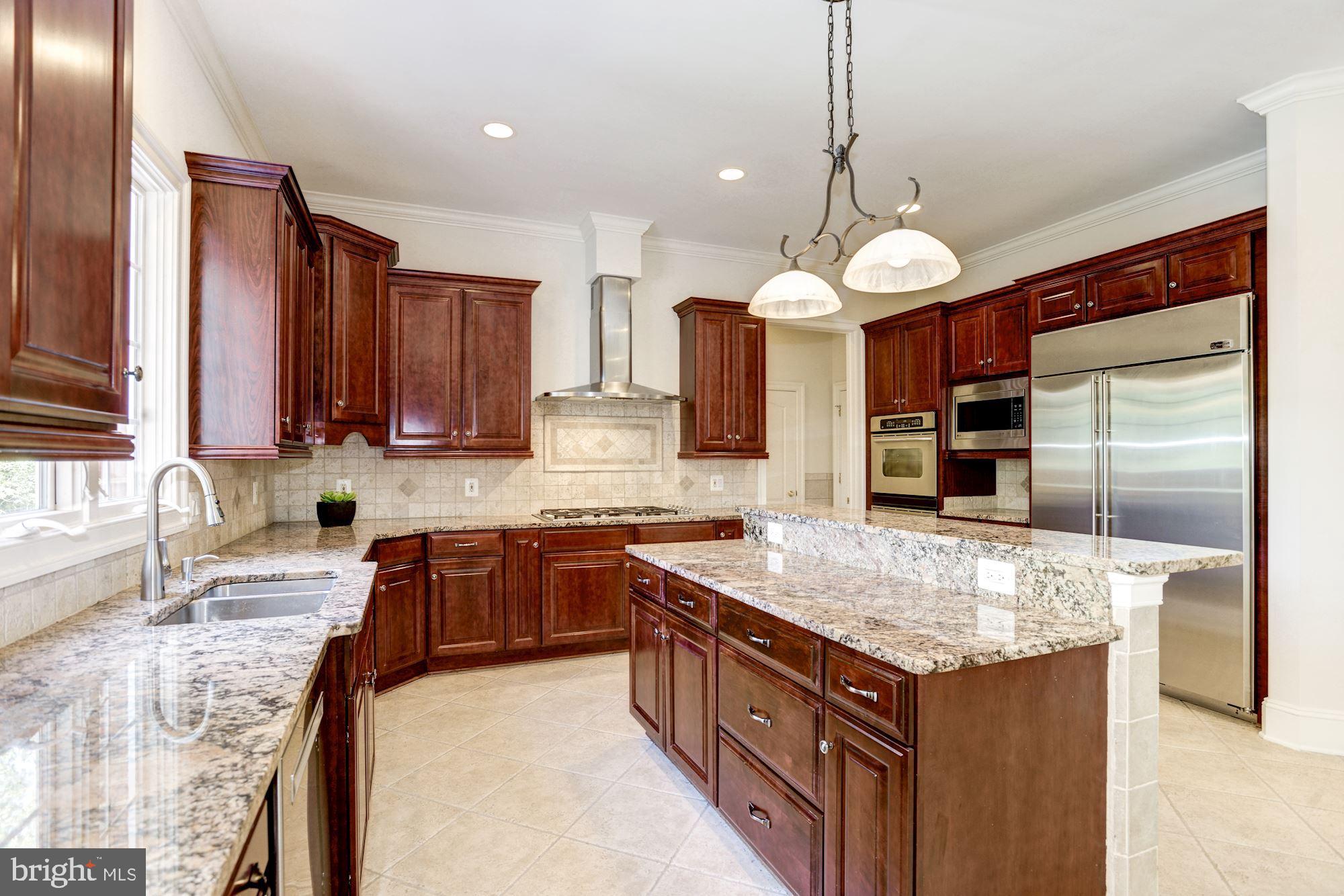 8710 Overlook Road McLean, VA 22102 - Photo 11 of 47 Gourmet Kitchen - Center Island