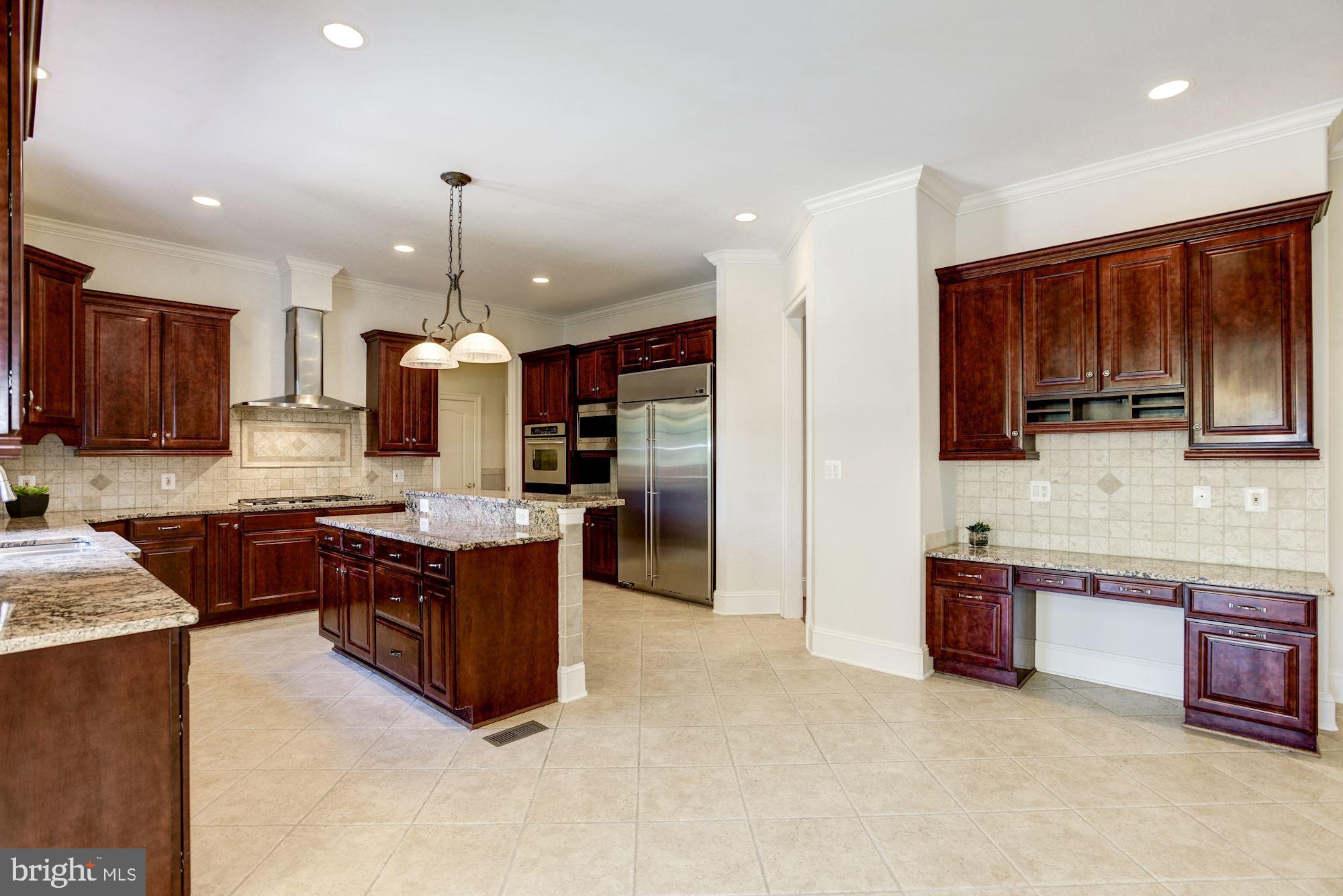 8710 Overlook Road McLean, VA 22102 - Photo 12 of 47 Gourmet Kitchen - Computer Desk Alcove