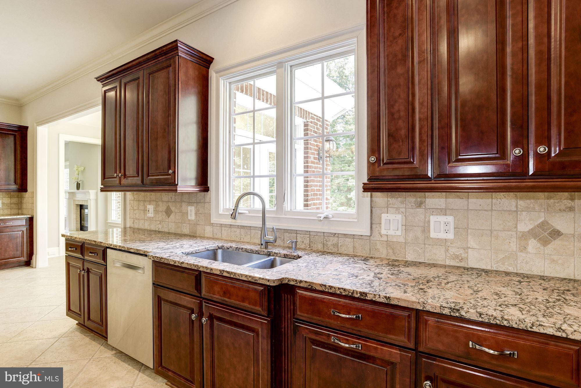 8710 Overlook Road McLean, VA 22102 - Photo 14 of 47 Gourmet Kitchen - Rich Hardwood Cabinetry