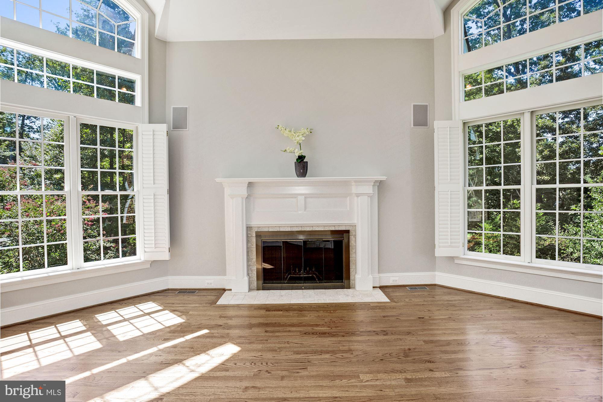 8710 Overlook Road McLean, VA 22102 - Photo 20 of 47 Sunroom / Music Room