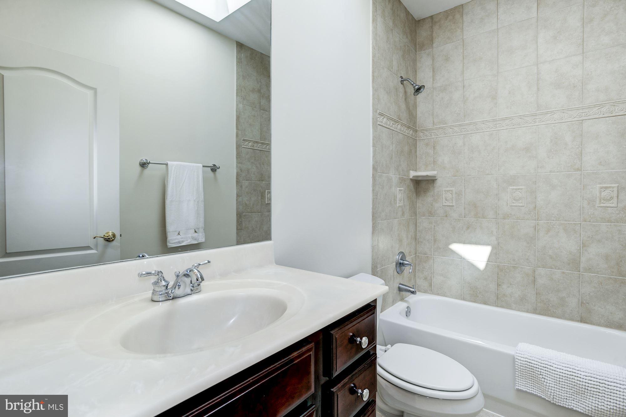8710 Overlook Road McLean, VA 22102 - Photo 33 of 47 Bath