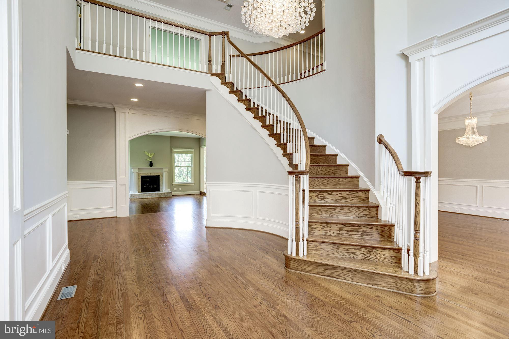 8710 Overlook Road McLean, VA 22102 - Photo 5 of 47 2-Story Foyer / Reception