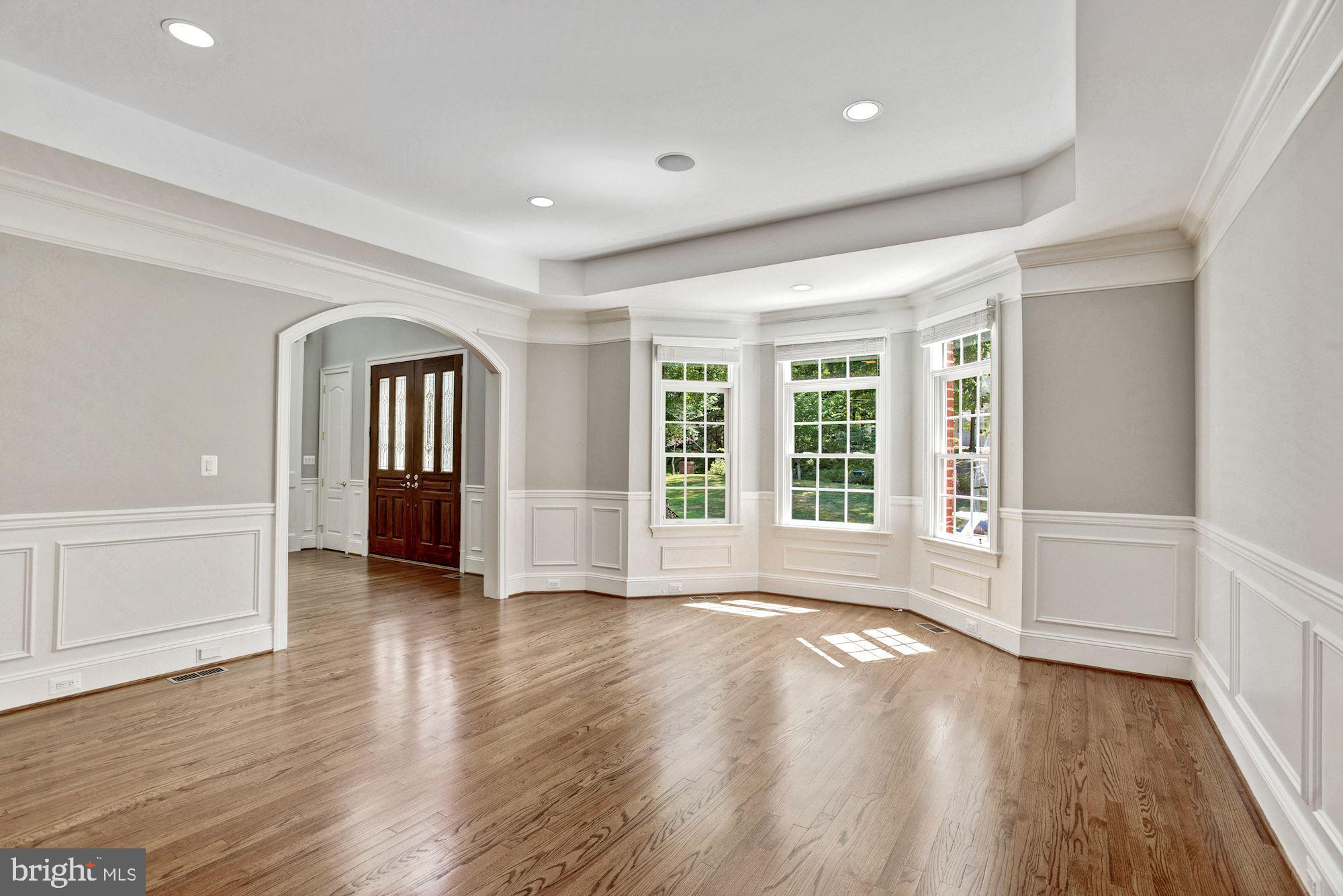 8710 Overlook Road McLean, VA 22102 - Photo 6 of 47 Living Room - Bay Window