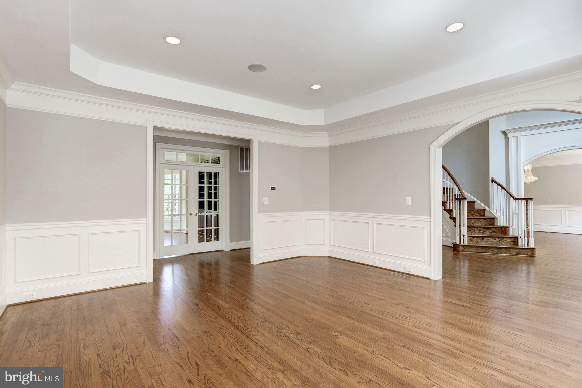 8710 Overlook Road McLean, VA 22102 - Photo 7 of 47 Living Room