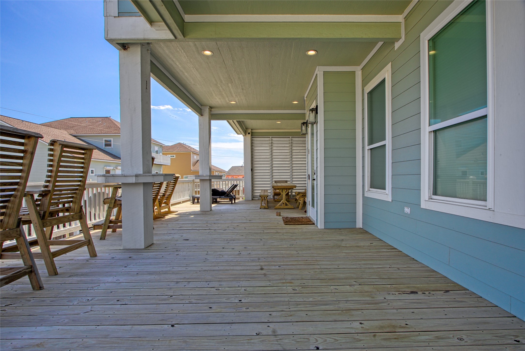 2906 Shady Lane Crystal Beach, TX 77650 - Photo 25 of 35 a view of a hallway with wooden floor and furniture