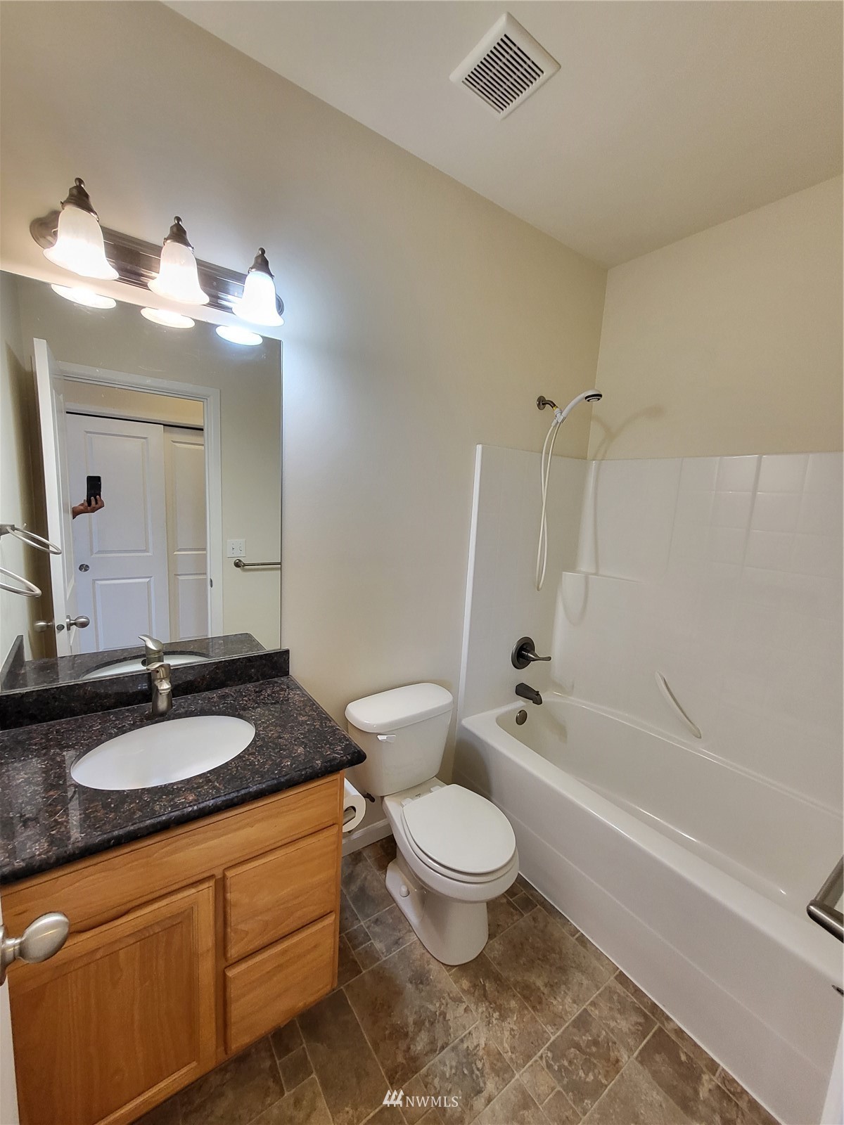 230 Southwest Roxbury Street Seattle, WA 98106 - Photo 11 of 27 Gallery Image 11