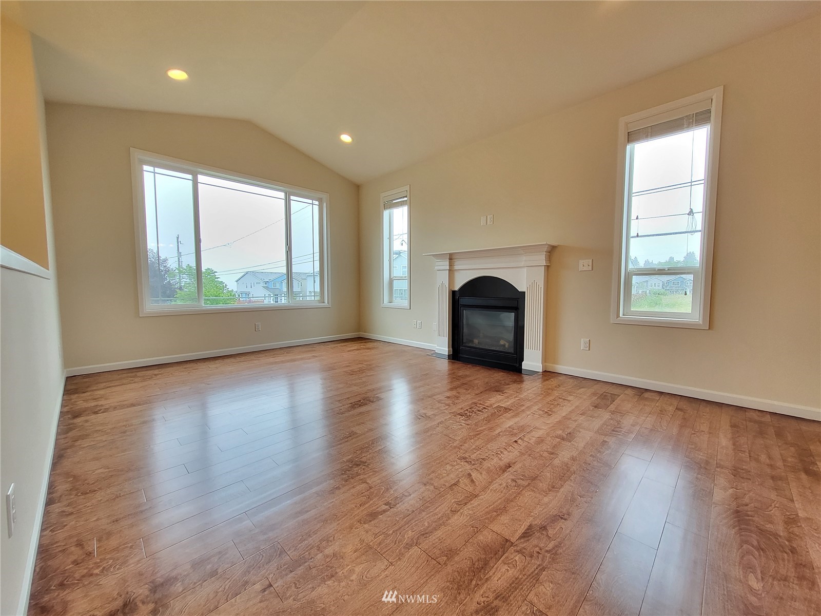 230 Southwest Roxbury Street Seattle, WA 98106 - Photo 3 of 27 Gallery Image 3