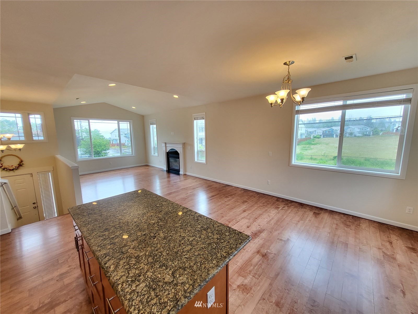 230 Southwest Roxbury Street Seattle, WA 98106 - Photo 7 of 27 Gallery Image 7