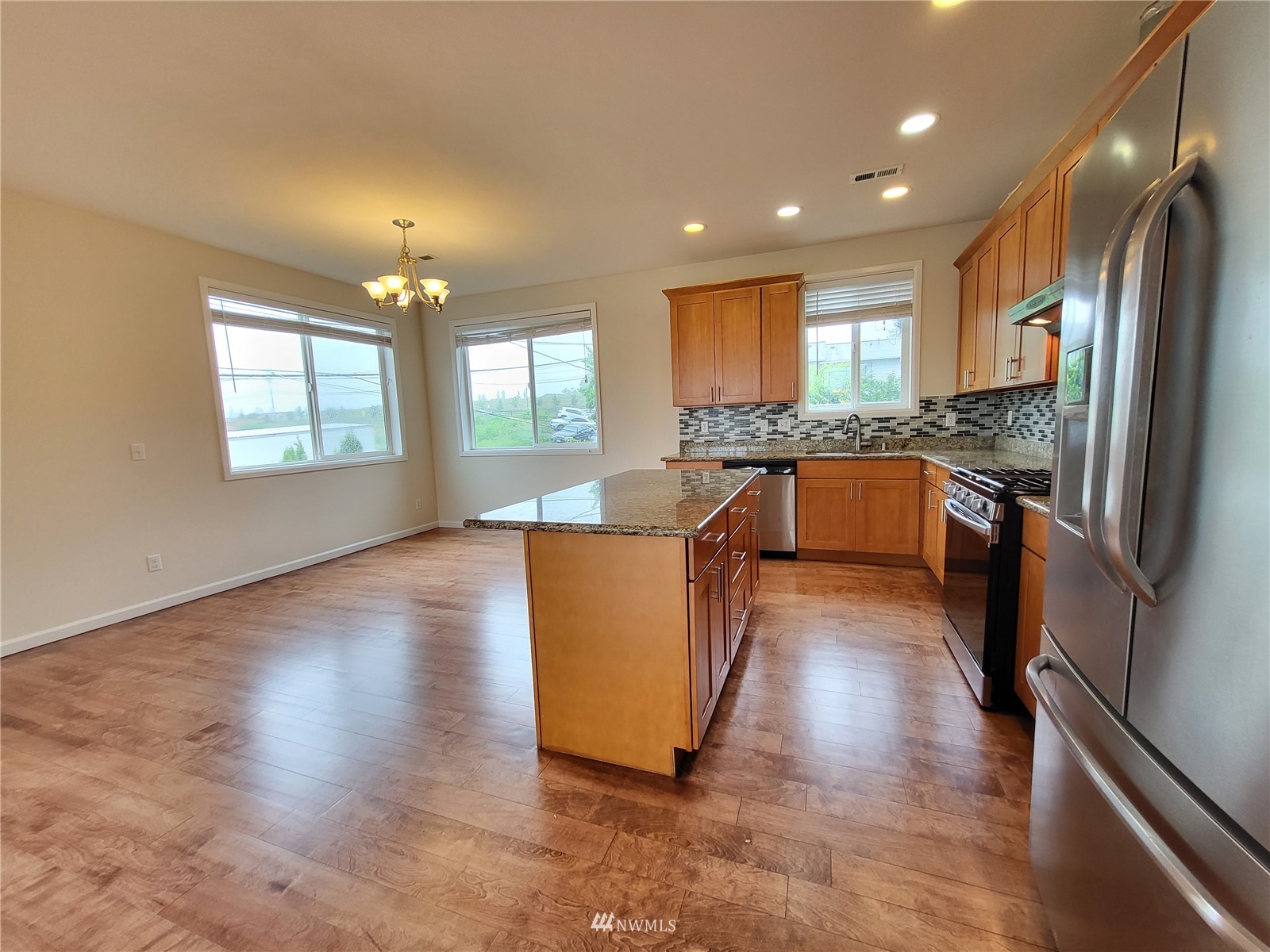 230 Southwest Roxbury Street Seattle, WA 98106 - Photo 8 of 27 Gallery Image 8