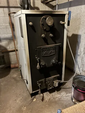 a picture of water heater room