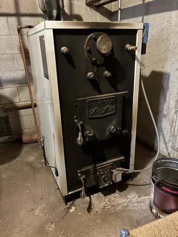 a picture of water heater room