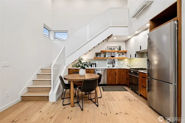 $759,900 | 8605 5th Avenue Northeast, Unit B, Seattle, WA 98115