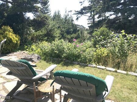 1240 Southwest Sailfish Loop Waldport, OR 97394 - Photo 20 of 29 Patio view