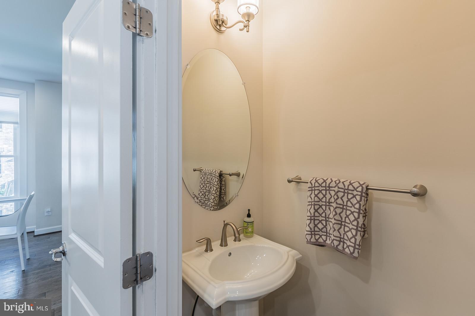 11396 Ridgeline Road Fairfax, VA 22030 - Photo 14 of 41