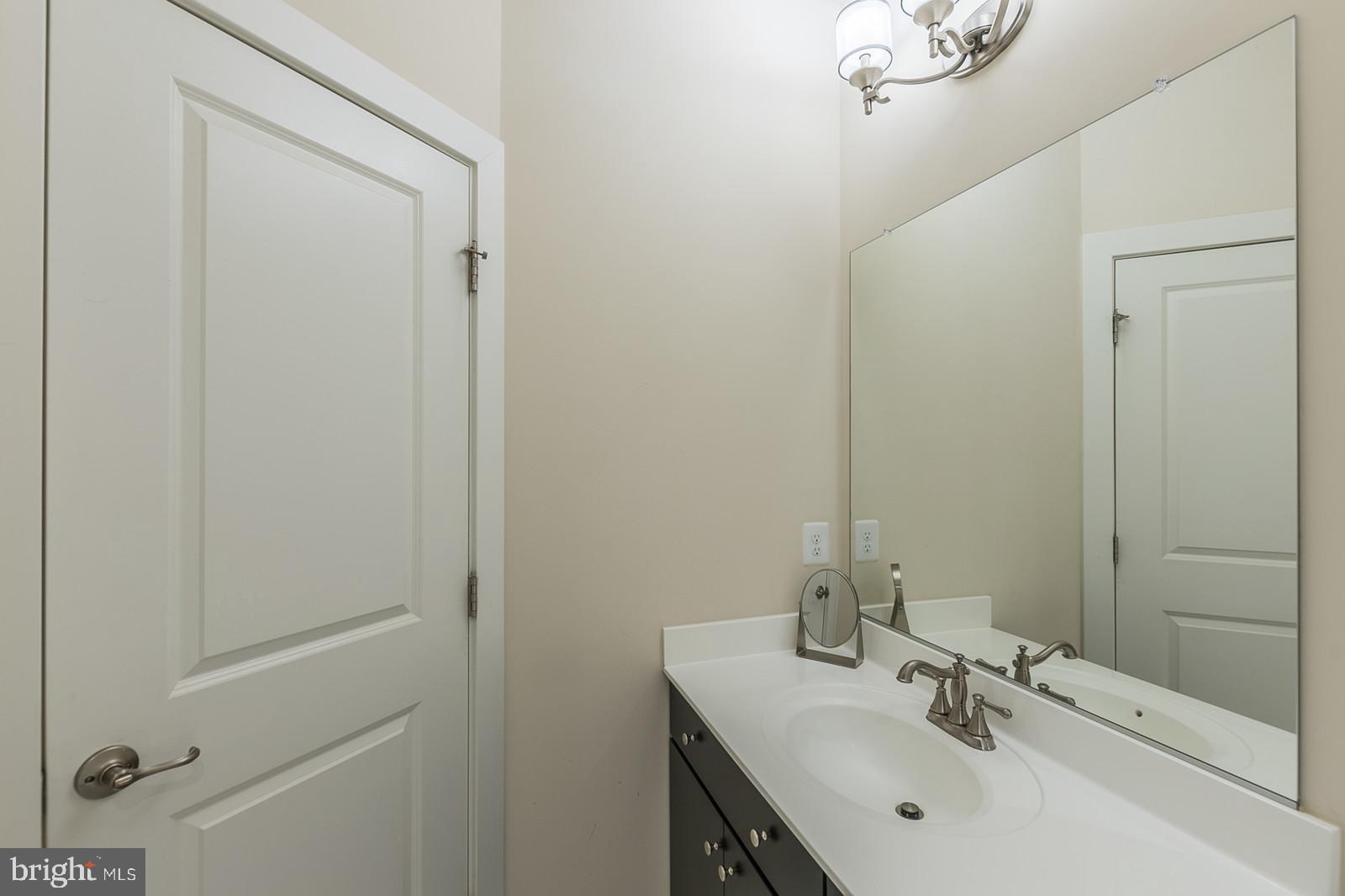 11396 Ridgeline Road Fairfax, VA 22030 - Photo 18 of 41