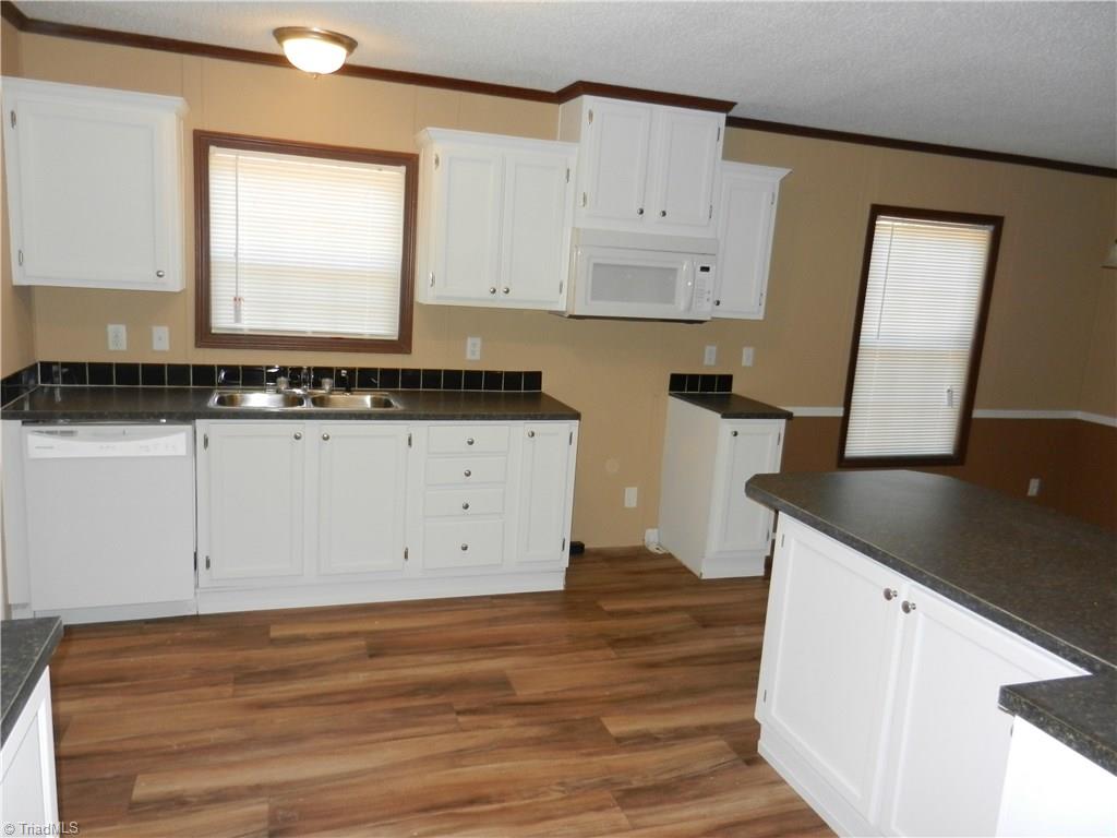 488 Kindley Road Thomasville, NC 27360 - Photo 2 of 12 Kitchen