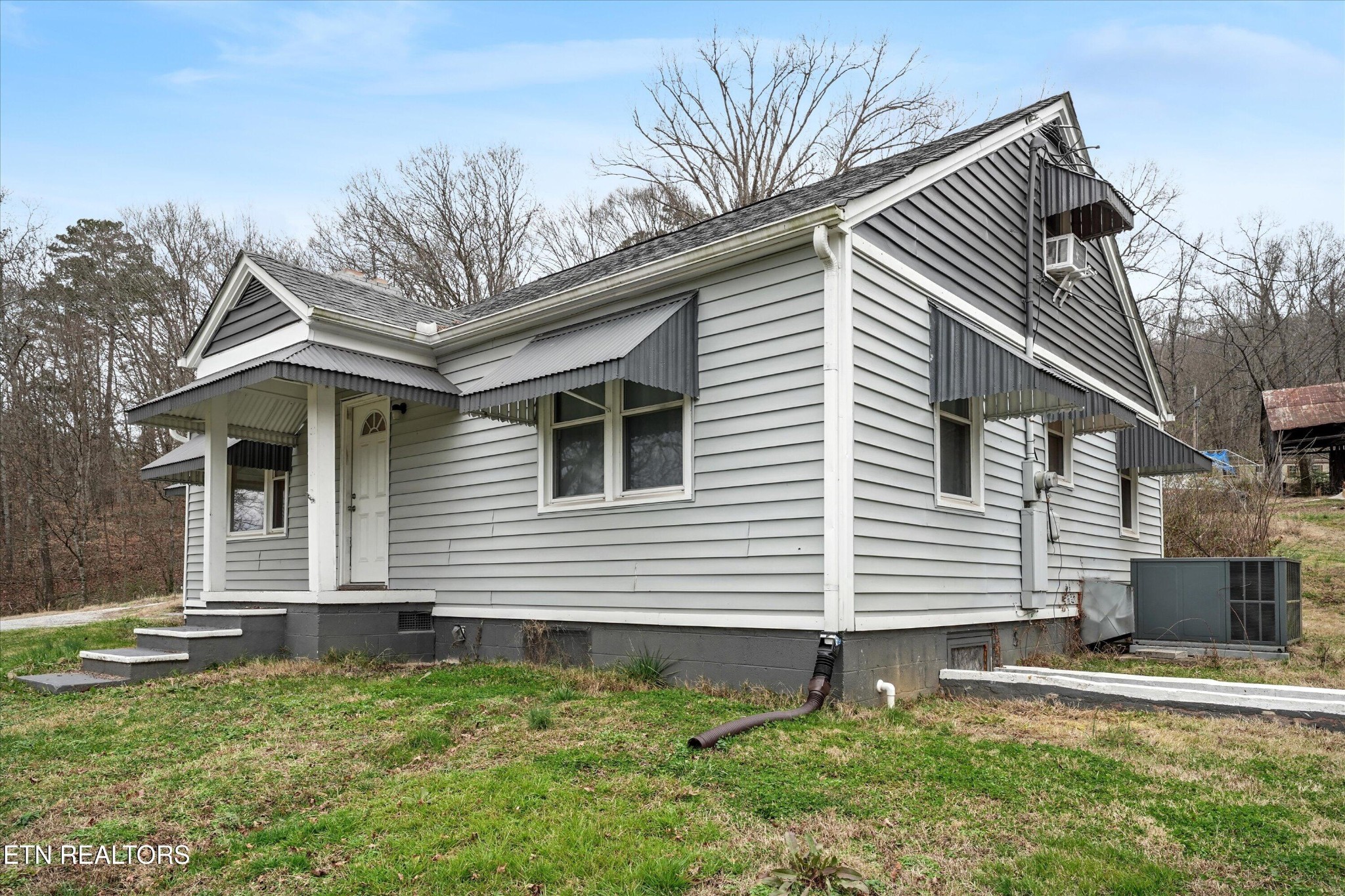 119 Old State Circle Powell, TN 37849 - Photo 25 of 27 a front view of a house with a yard