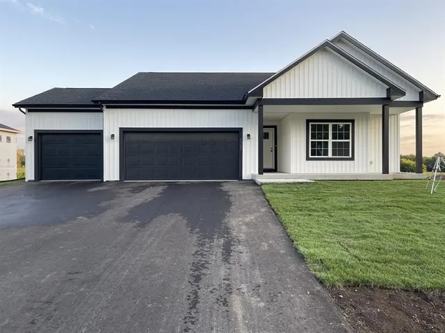 $419,900 | 609 Sycamore Place, Theresa, WI 53091