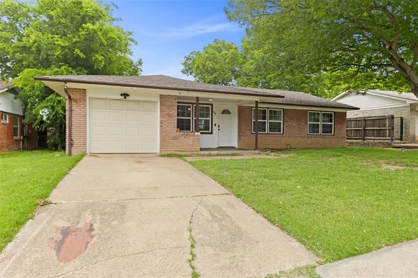 $259,900 | 434 West Phillips Court, Grand Prairie, TX 75051