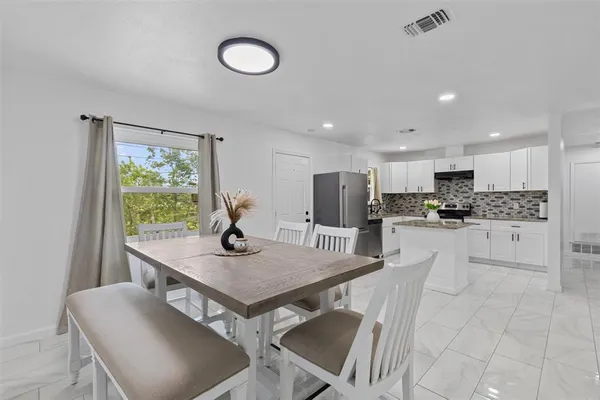 $259,900 | 434 West Phillips Court, Grand Prairie, TX 75051