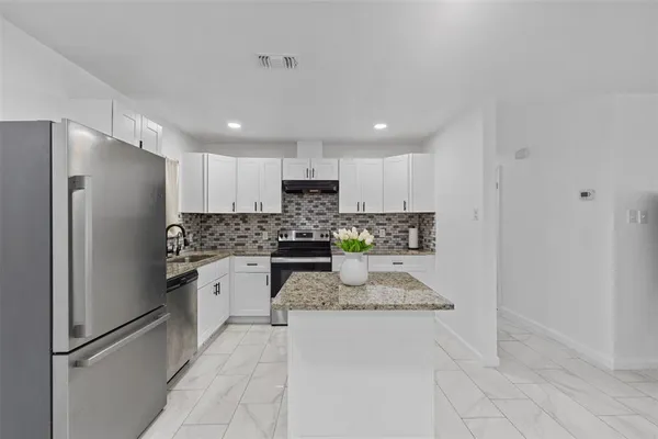 $259,900 | 434 West Phillips Court, Grand Prairie, TX 75051