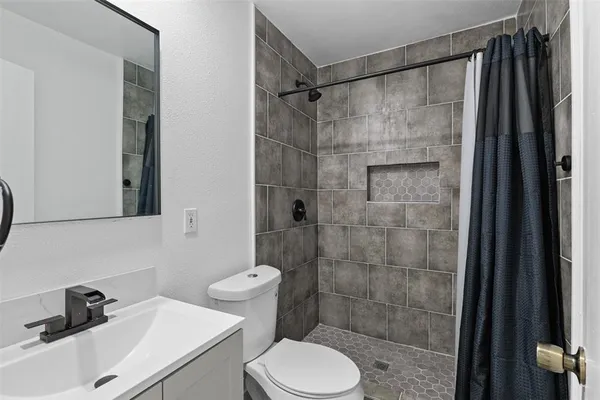 $259,900 | 434 West Phillips Court, Grand Prairie, TX 75051