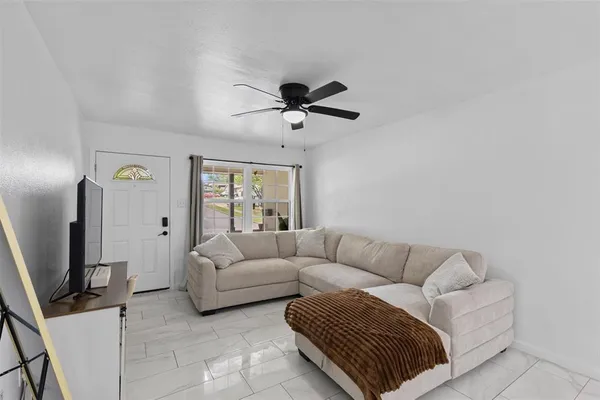 $259,900 | 434 West Phillips Court, Grand Prairie, TX 75051