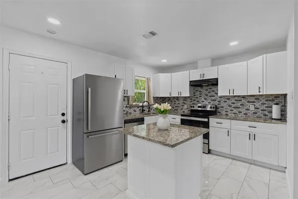 $259,900 | 434 West Phillips Court, Grand Prairie, TX 75051