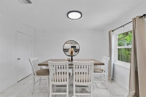 $259,900 | 434 West Phillips Court, Grand Prairie, TX 75051